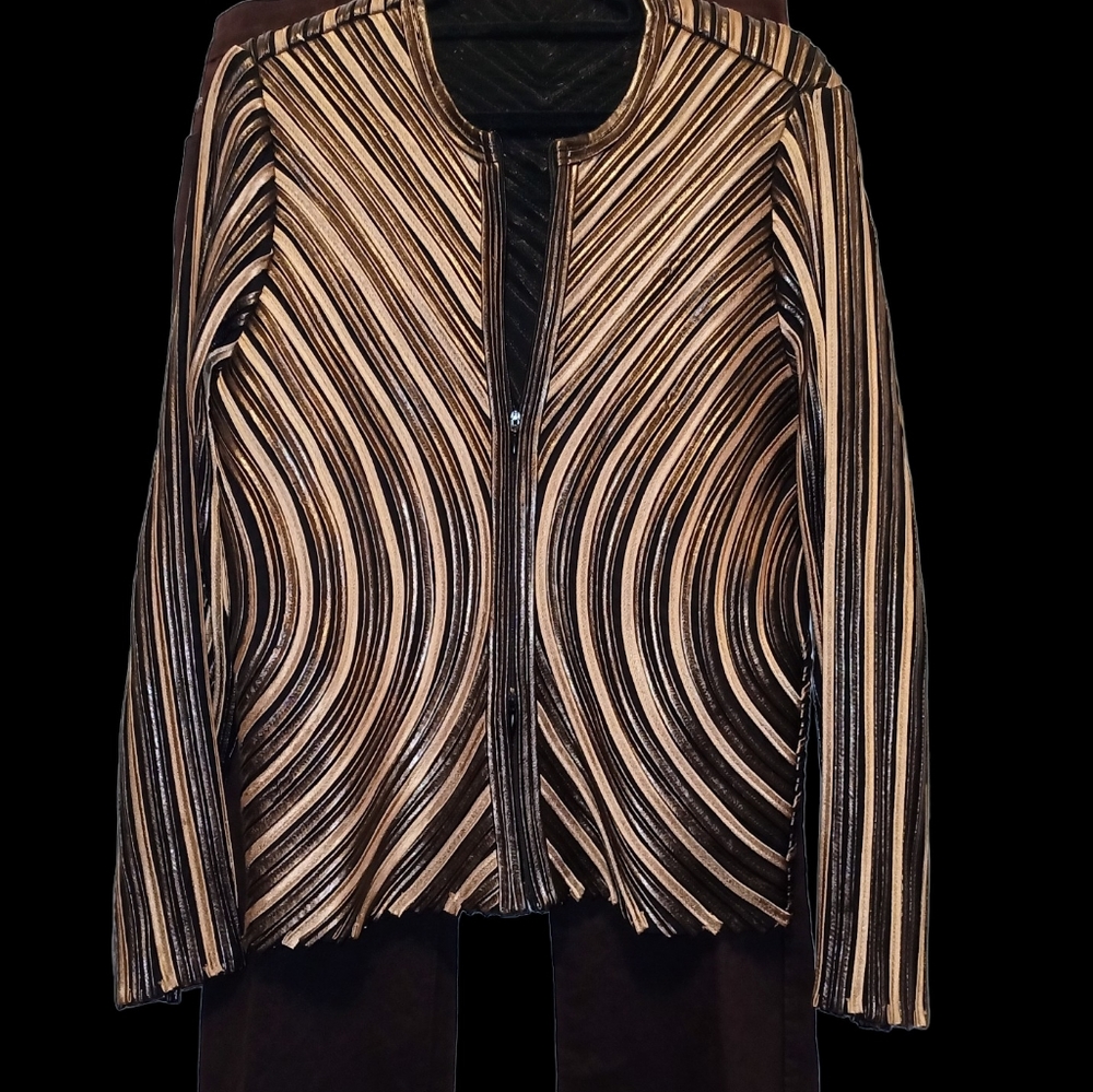 Unique Jacket. - image 5